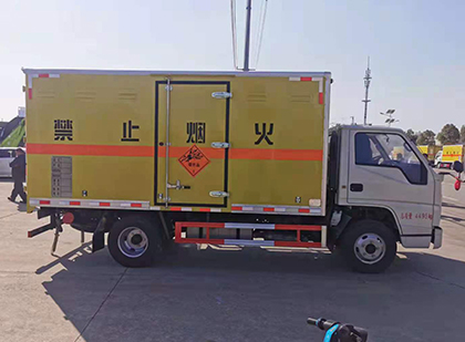 新兴镇爆破器材运输车