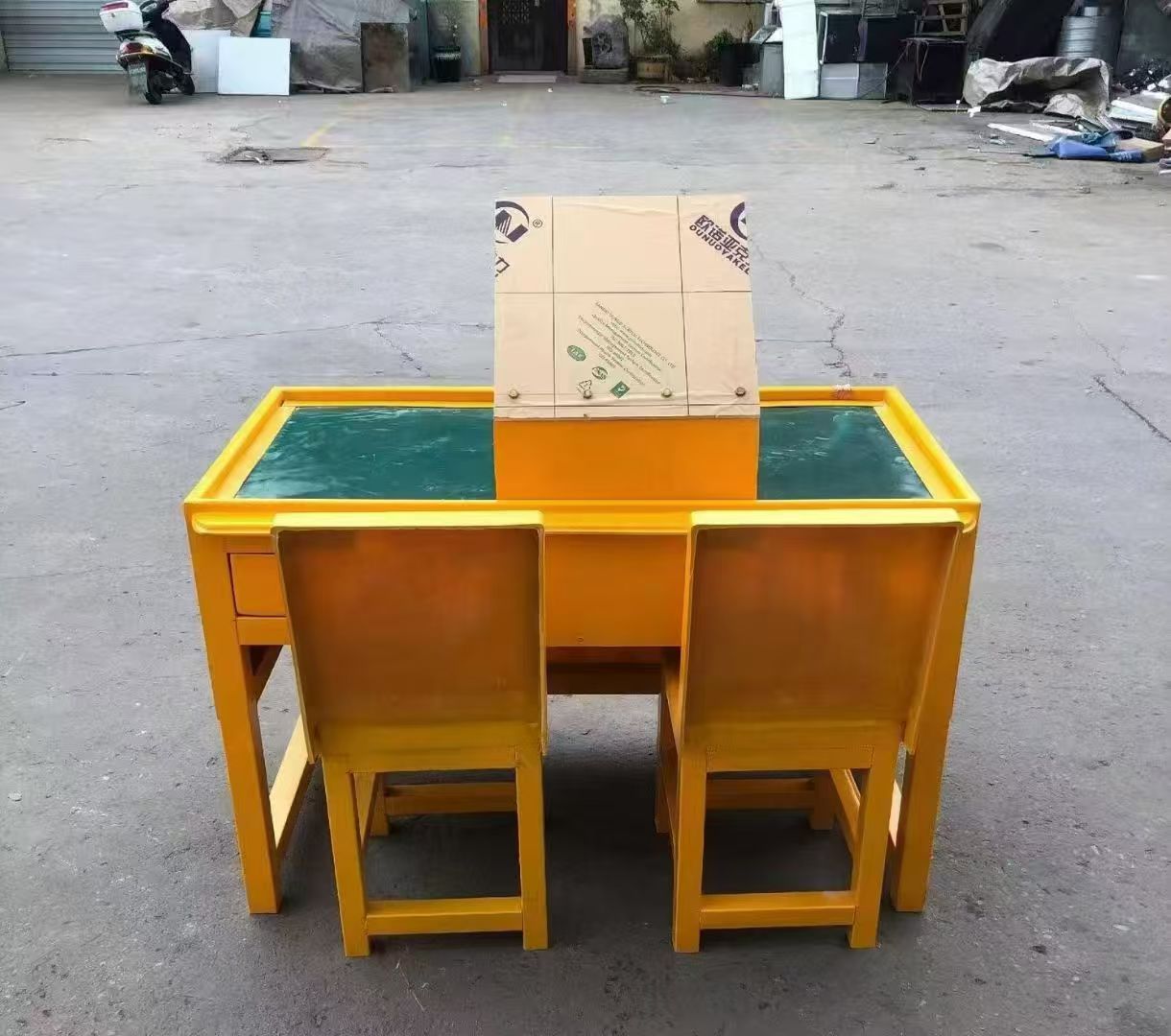 新兴镇防静电导通桌井下煤矿火工品发放桌：危险品流转的安全守护者